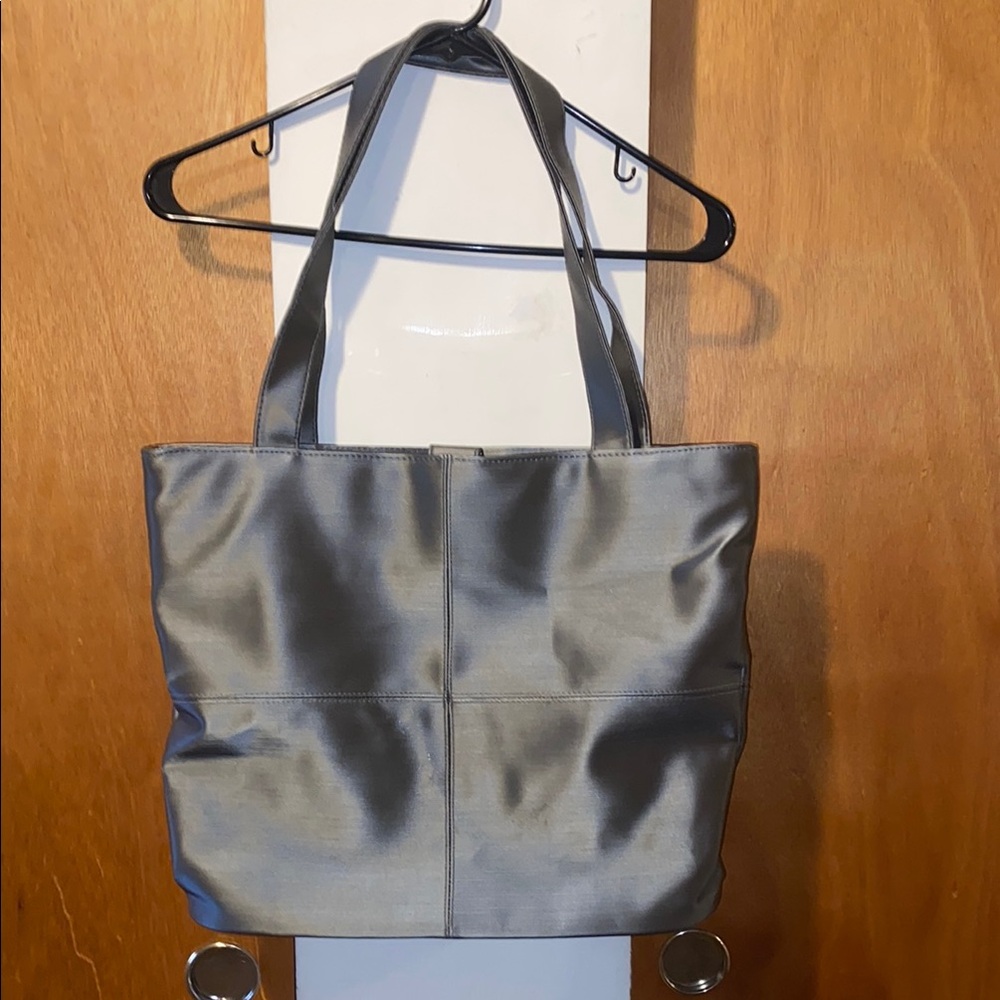🩶NWT Elegant Extra Large Gray Metallic Tote Bag